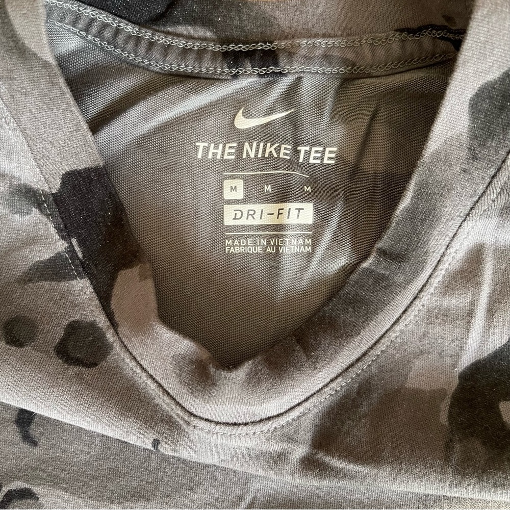Nike Tee - Dri Fit - Gray Camo. Mens: Medium. - Picture 4 of 6